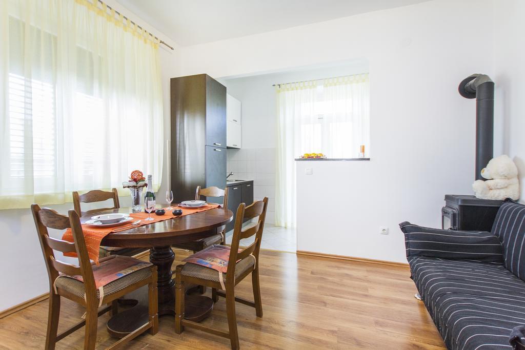 Apartment Amber Koromačno Kamer foto