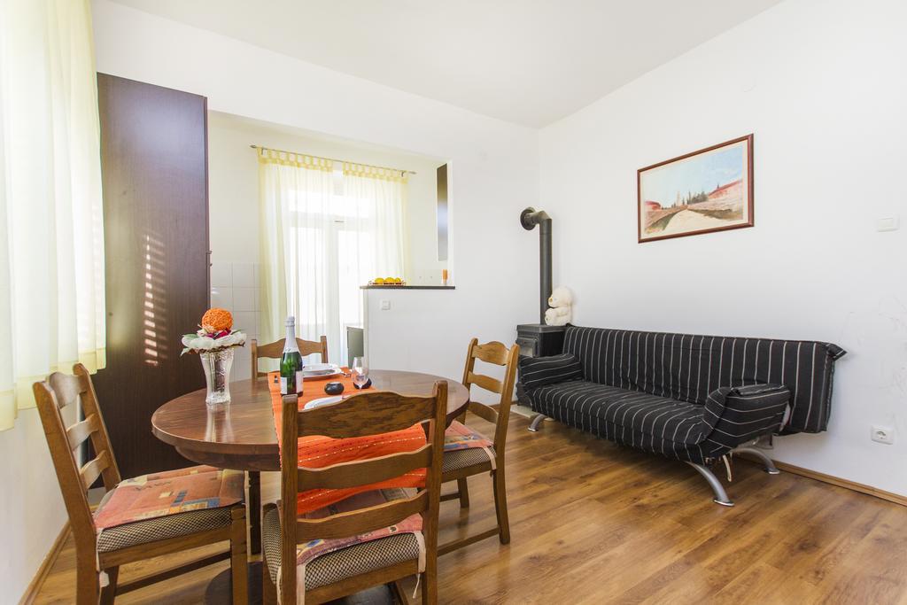 Apartment Amber Koromačno Kamer foto
