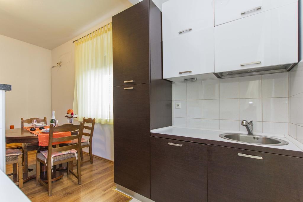 Apartment Amber Koromačno Kamer foto